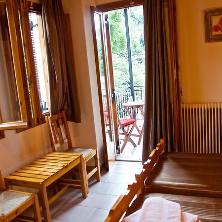 Stavroula Rooms Makrirrákhi エクステリア 写真