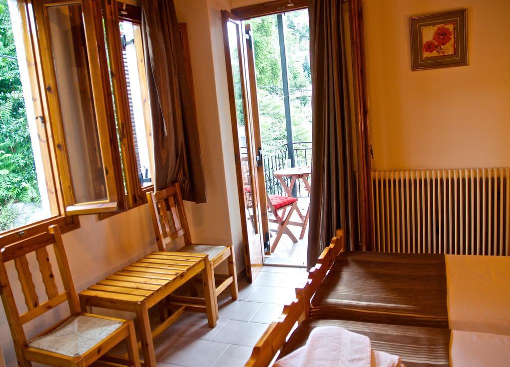 Stavroula Rooms Makrirrákhi エクステリア 写真