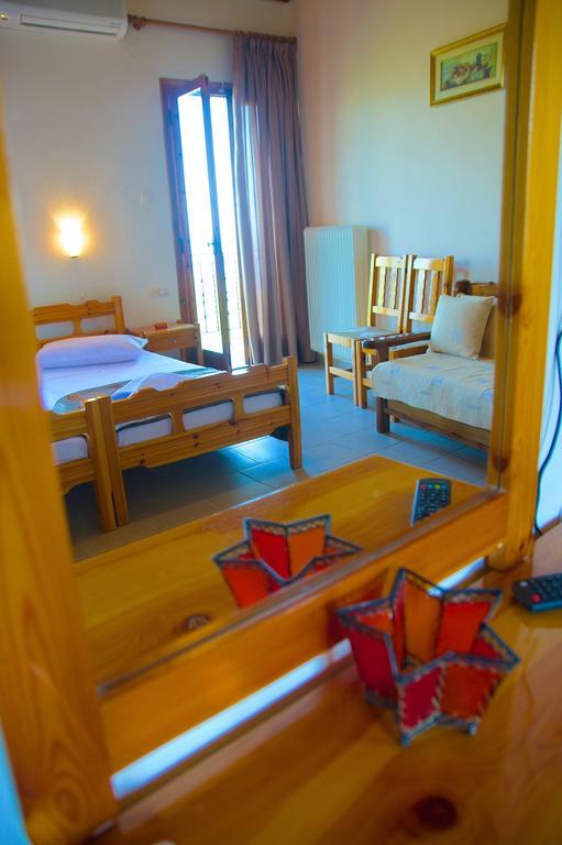 Stavroula Rooms Makrirrákhi エクステリア 写真